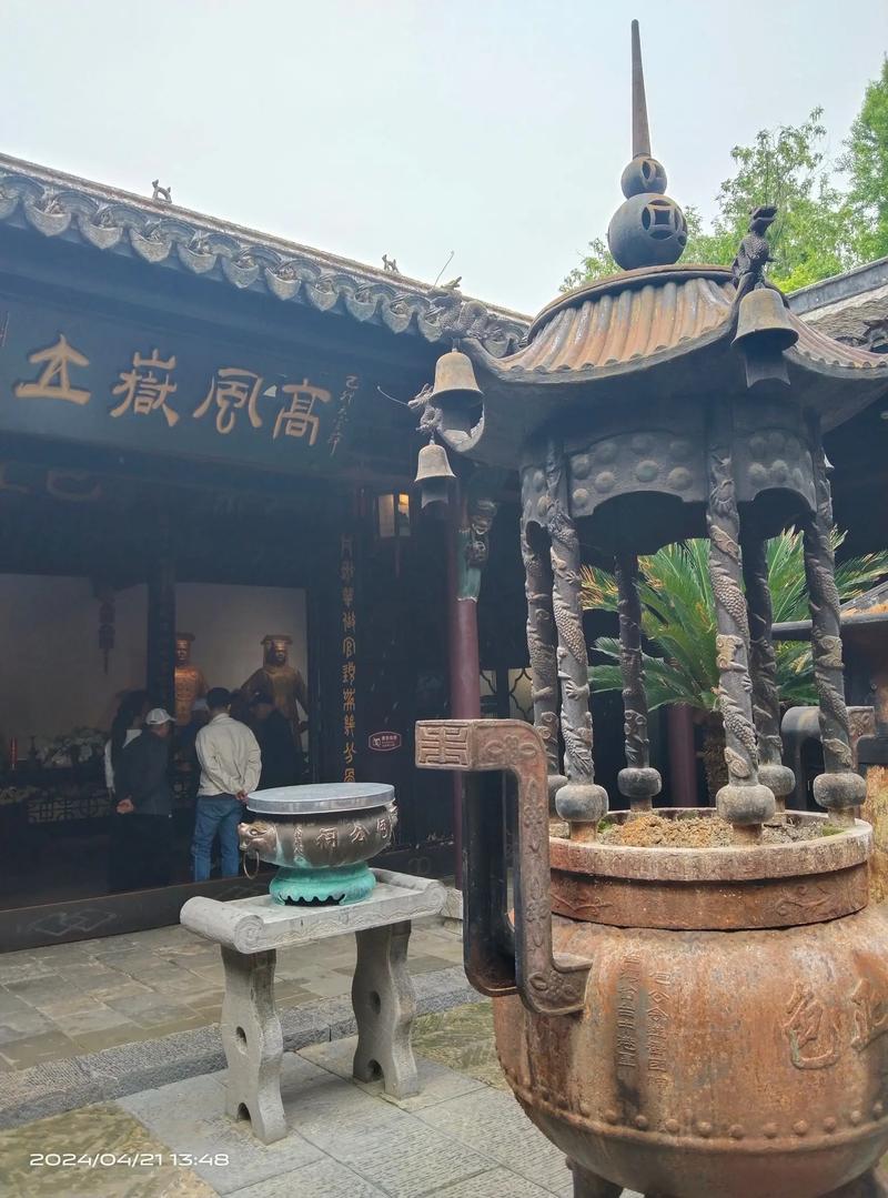 这座祠堂建于包拯的家乡,以纪念他为官清廉,公正无