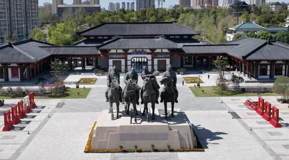 南阳卧龙岗文化园调整景区出入口的公告